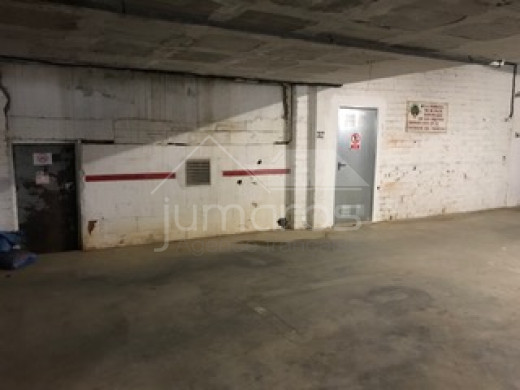 Parking à 100m de la plage et centre ville