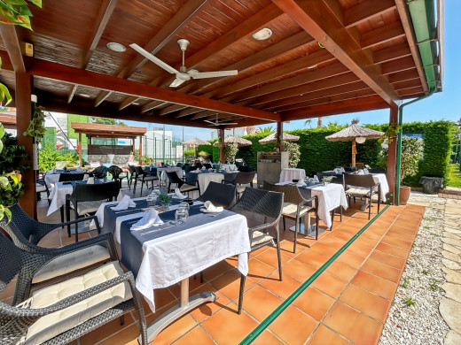Immeuble avec licence touristique + restaurant à Llançà, Costa Brava