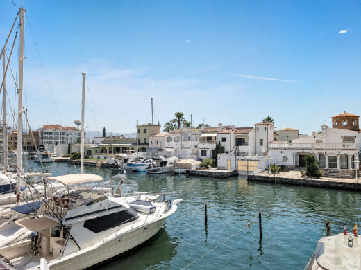Maison avec vue canal, proche centre et plage à Salins, Empuriabrava
