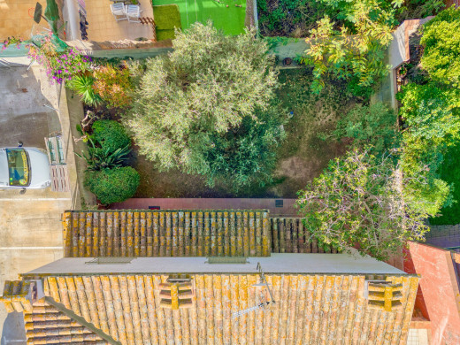Maison unique avec jardin et garage dans le centre de Figueres