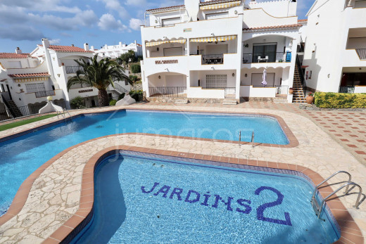 Appartement avec terrasse, parking et piscine communautaire