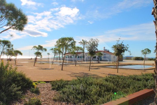 Studio avec terrasse à 100m de la plage et vue dégagée