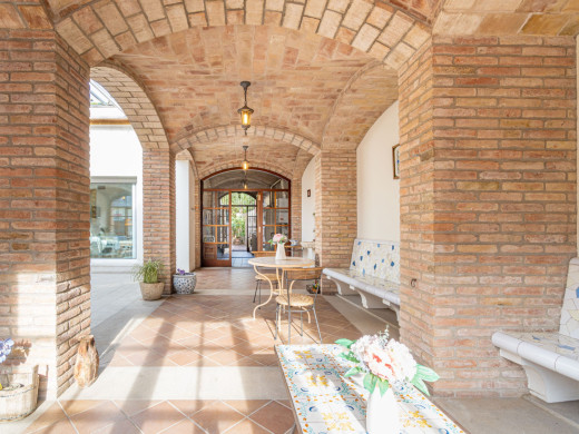 Maison unique avec jardin et garage dans le centre de Figueres