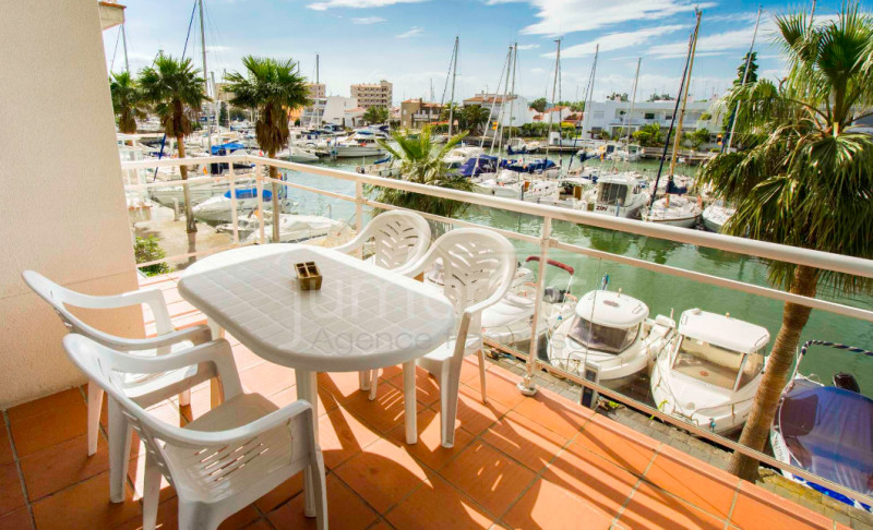 2 chambres, vue canal, 10m2 terrasse, piscine communautaire