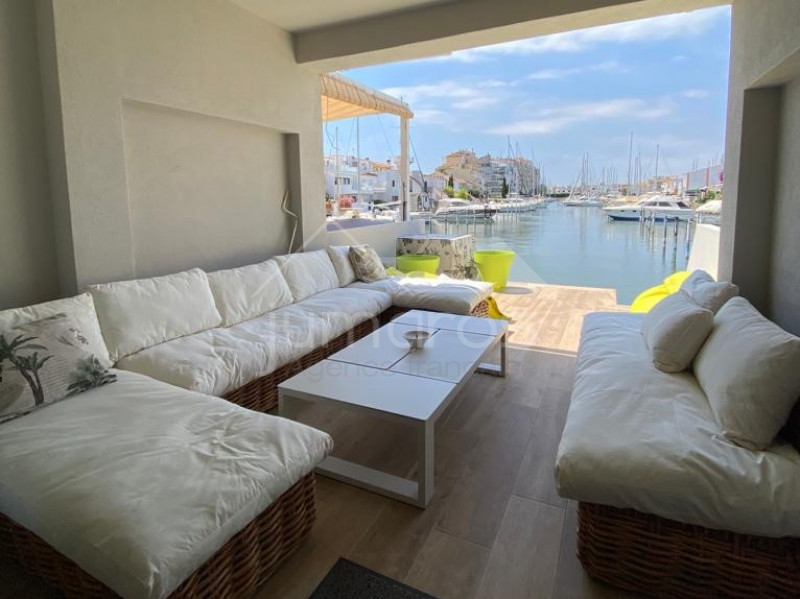 Maison avec vue canal, amarre 12x4.40m et garage