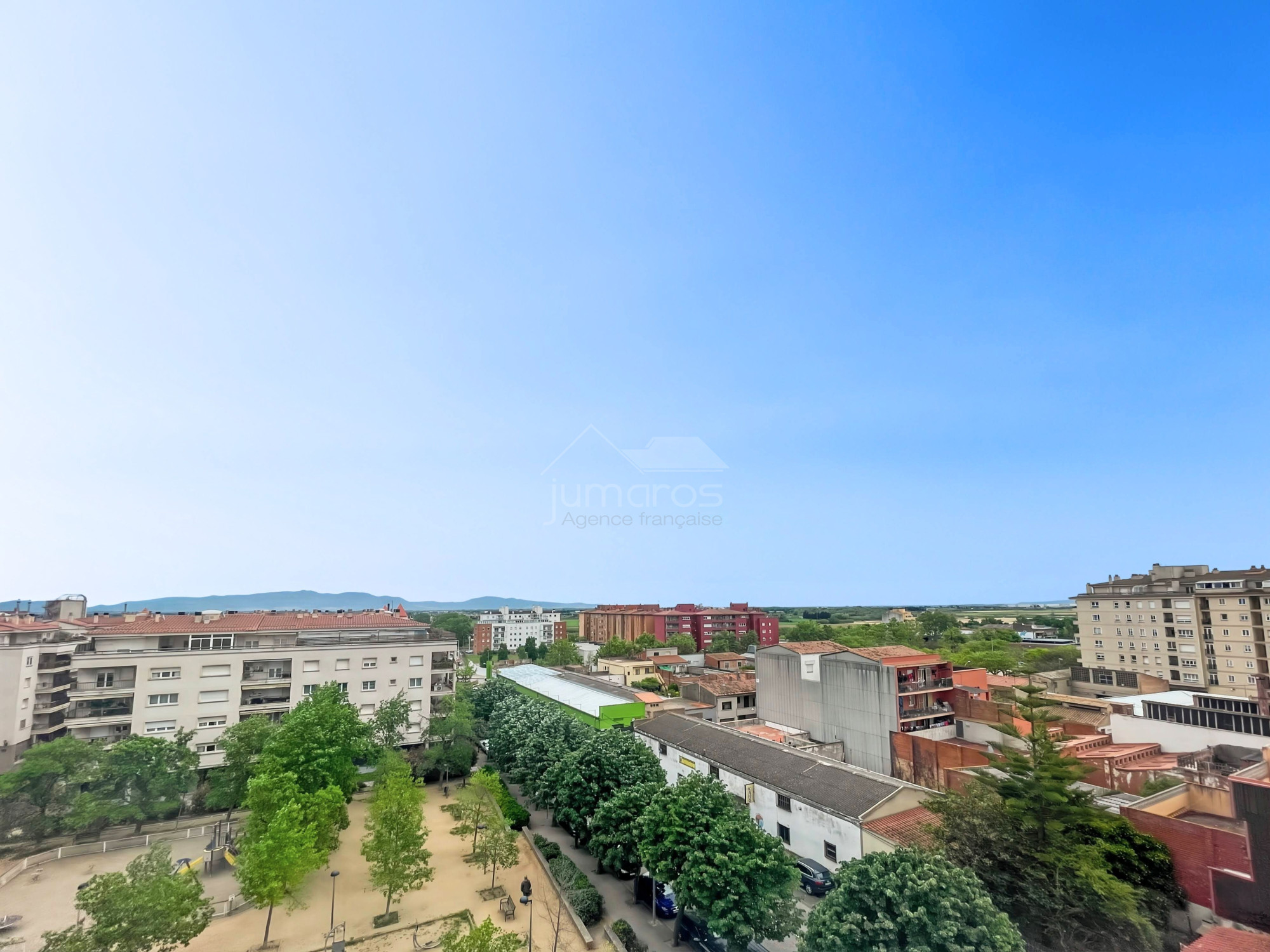 Penthouse avec grande terrasse et vue, à Figueres