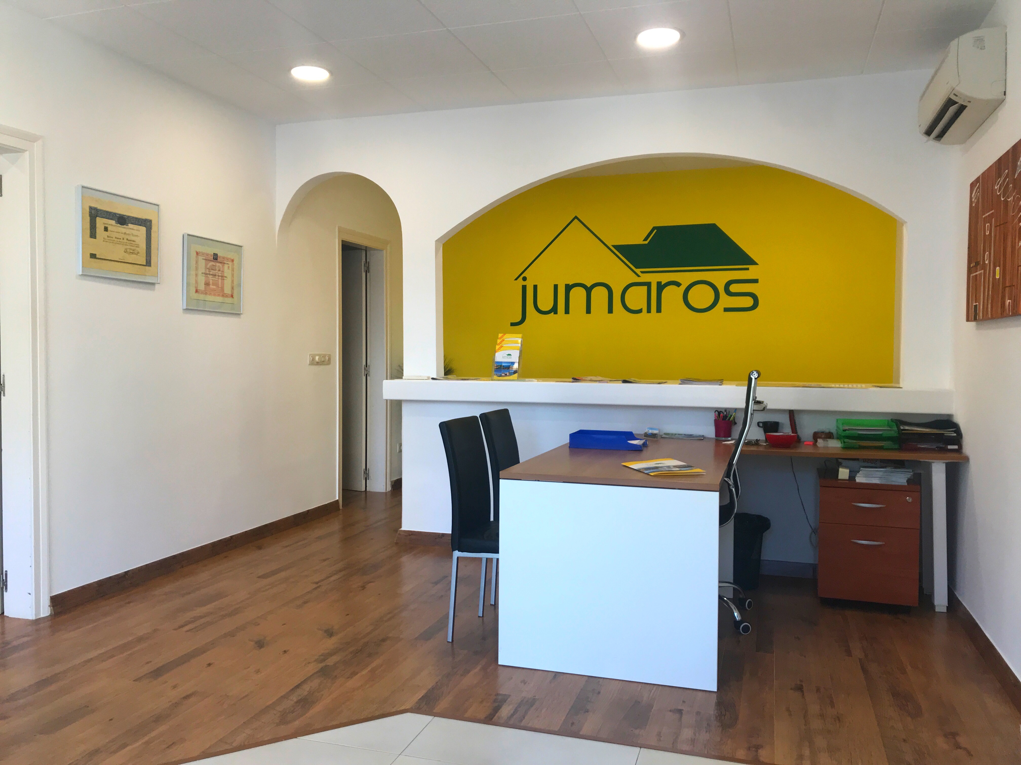 logo big jumaros